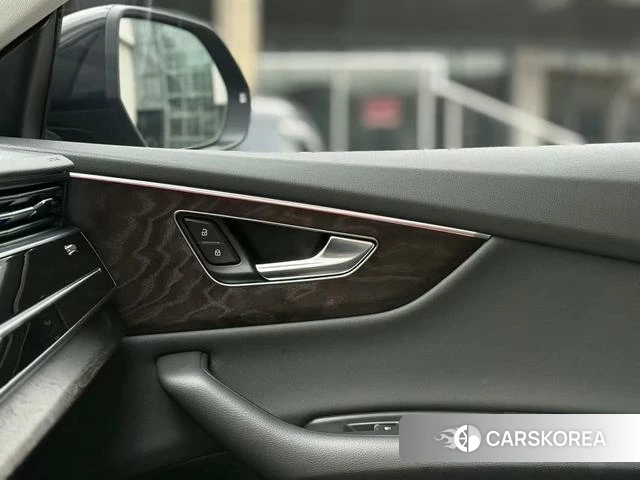 Audi Q8 2022 Черный из Китая, фото 6