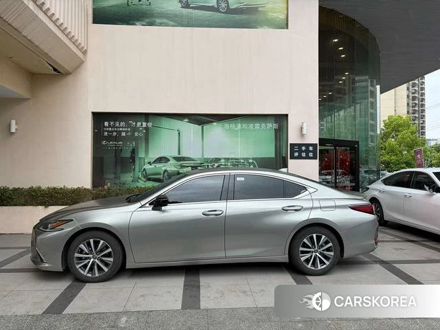 Lexus ES 2021 Серебристо-серый из Китая, фото 6