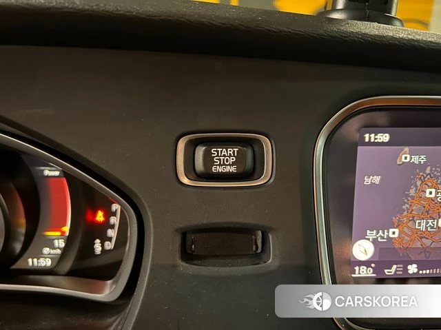 Volvo V40 Cross-Country 2018 Белый из Кореи, фото 6