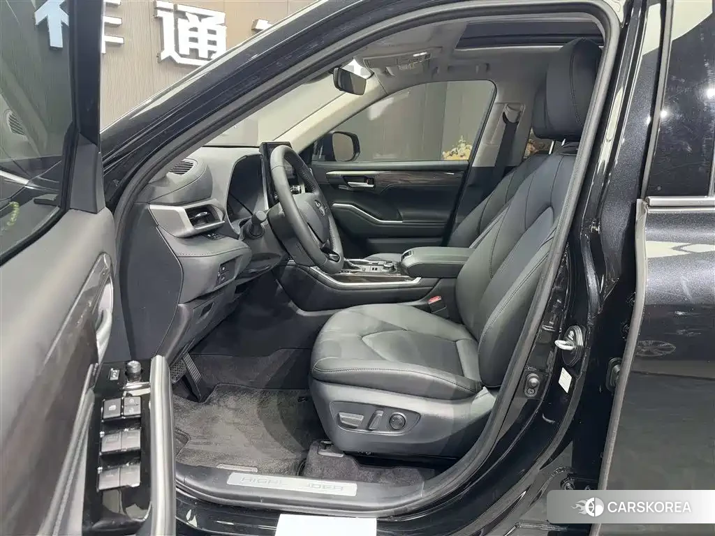 Toyota Highlander 2025 Черный из Китая, фото 6