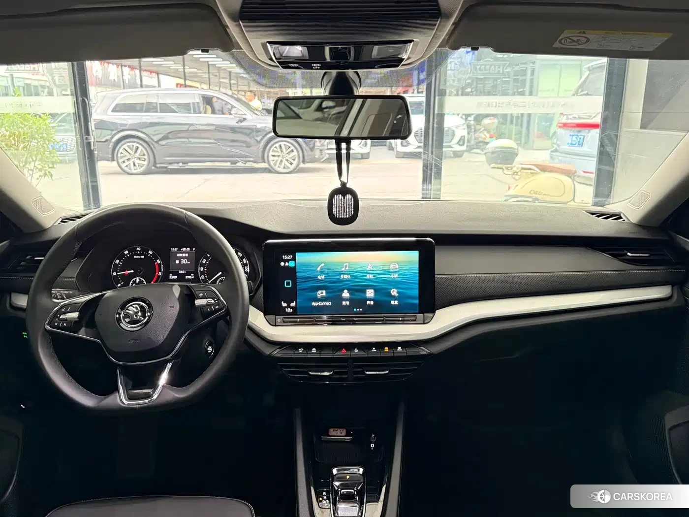 Skoda Octavia 2023 Белый из Китая, фото 6