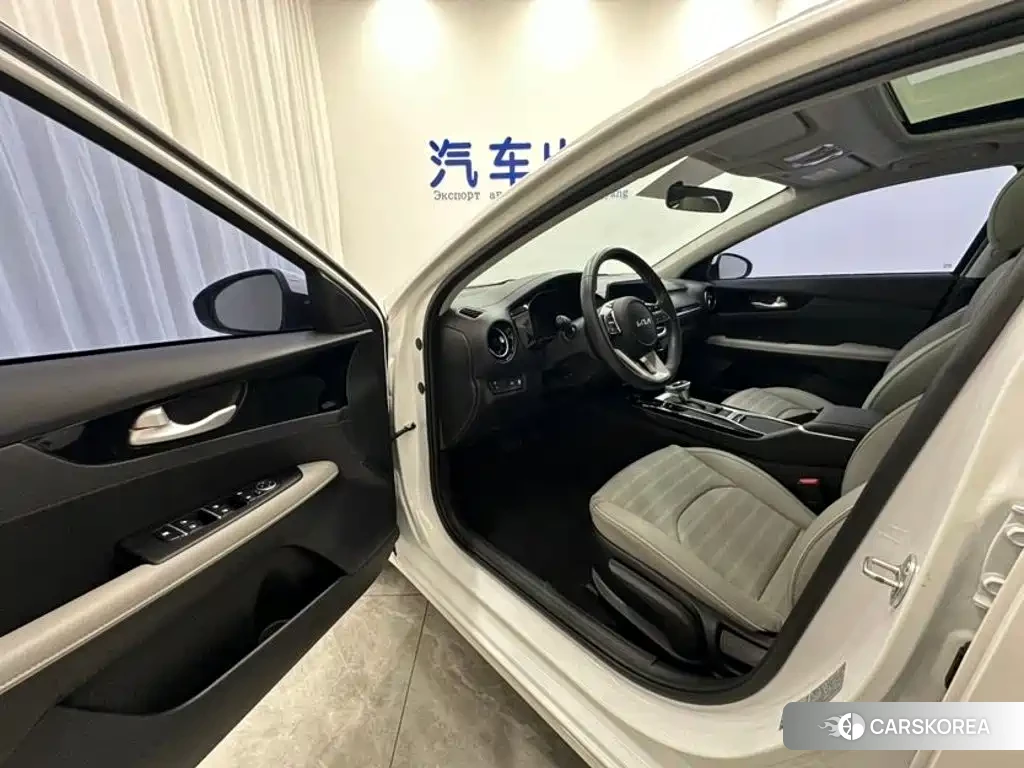 Kia K3 2023 Белый из Китая, фото 6