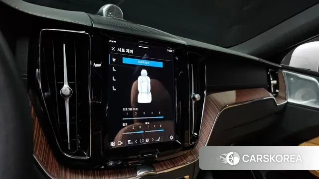 Volvo XC60 second Generation 2023 Белый из Кореи, фото 6