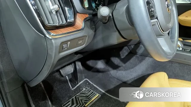 Volvo S60 3rd generation 2021 Серебристо-серый из Кореи, фото 6