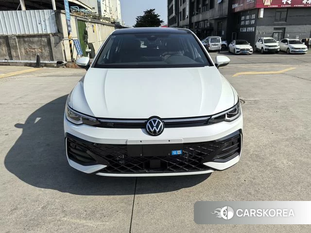 Volkswagen Golf 2025 Белый из Китая, фото 6