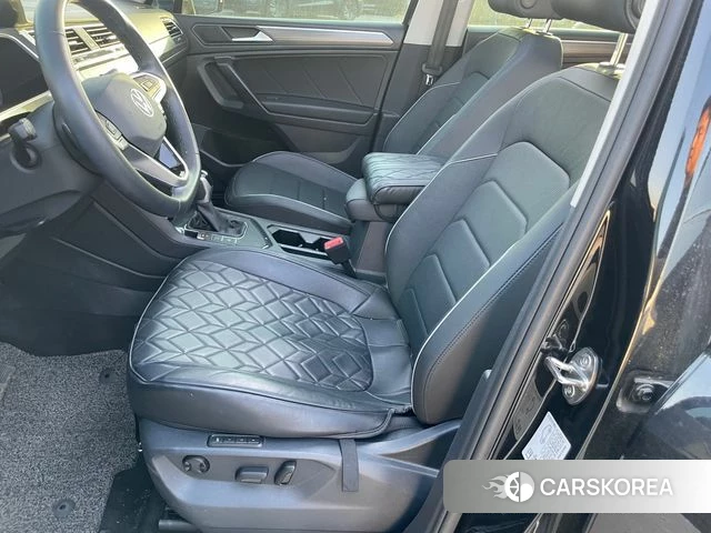 Volkswagen Tiguan Allspace 2023 Черный из Кореи, фото 6