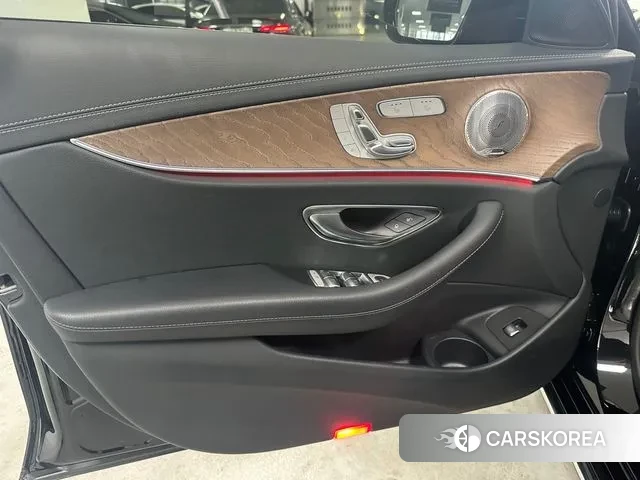 Mercedes-Benz E-Class W213 2021 Черный из Кореи, фото 6