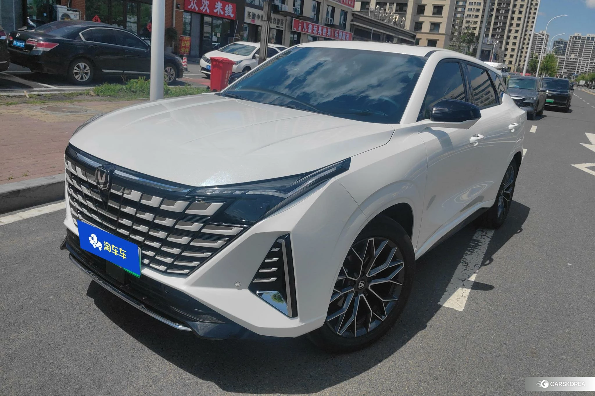 Chang'an UNI-Z PHEV 2024 Белый из Китая, фото 6