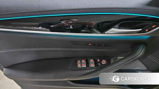BMW 5 Series (G30) 2023 Белый из Кореи, фото 6