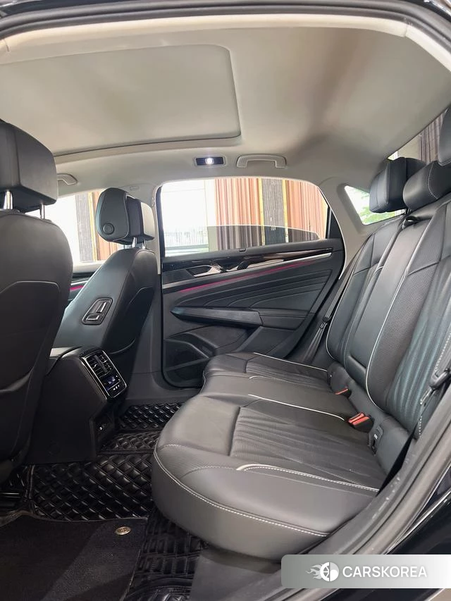 Volkswagen Passat PHEV 2023 Черный из Китая, фото 6