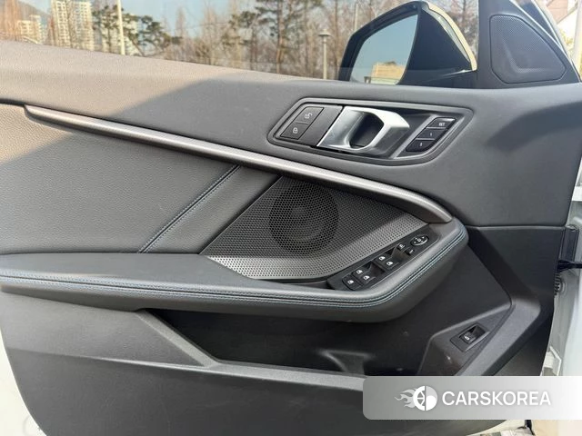 BMW 1 Series (F40) 2023 Белый из Кореи, фото 6