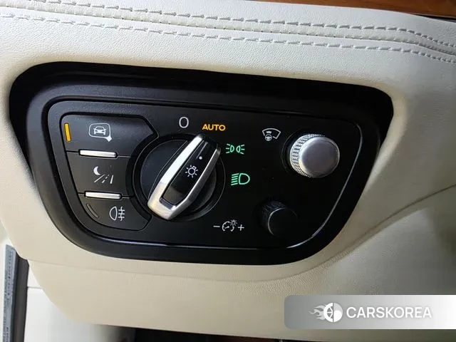 Bentley Bentayga 2023 Жемчужный цвет из Кореи, фото 6