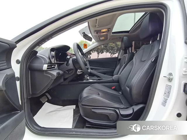 Hyundai Elantra 2023 Белый из Китая, фото 6