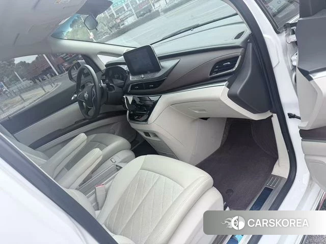 Buick GL8 2024 Белый из Китая, фото 6