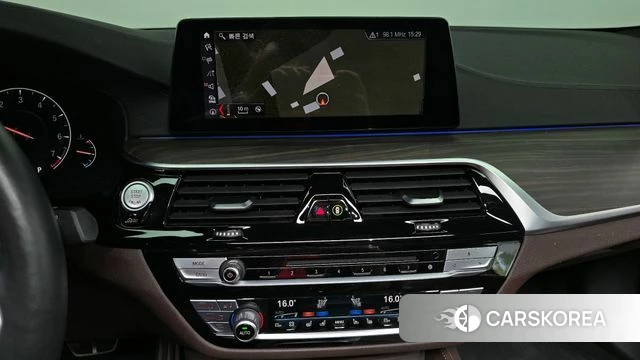 BMW 5 Series (G30) 2019 Серый из Кореи, фото 6