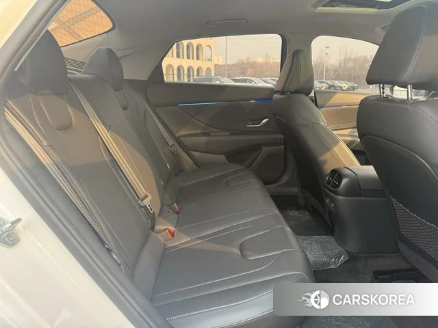 Hyundai Elantra 2023 Белый из Китая, фото 6