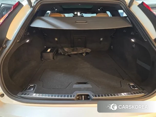 Volvo V90 Cross-Country 2024 Белый из Кореи, фото 6