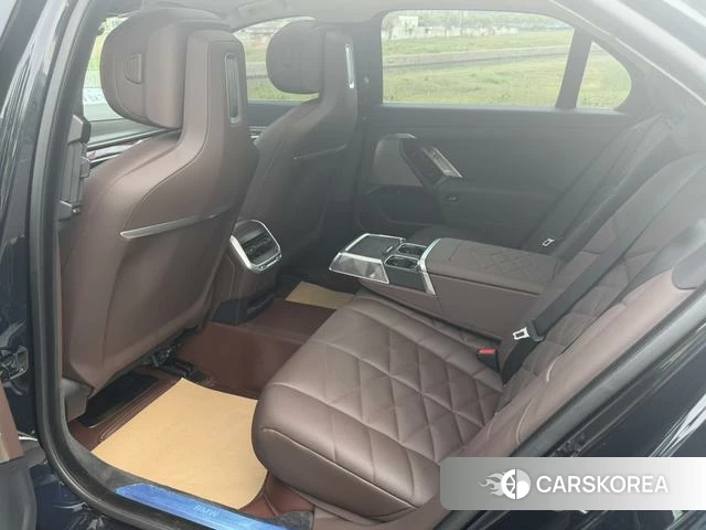 BMW 7 series 2024 Черный из Китая, фото 6
