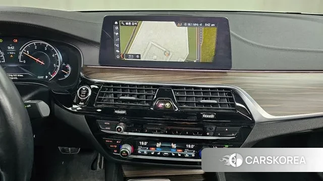 BMW 5 Series (G30) 2018 Белый из Кореи, фото 6