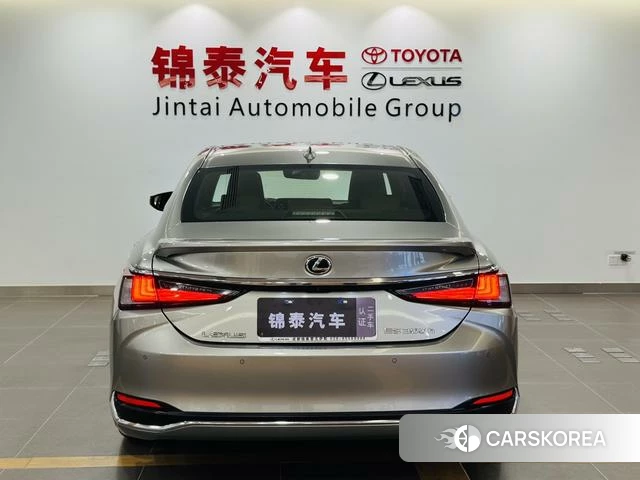 Lexus ES 2023 Серебристо-серый из Китая, фото 6