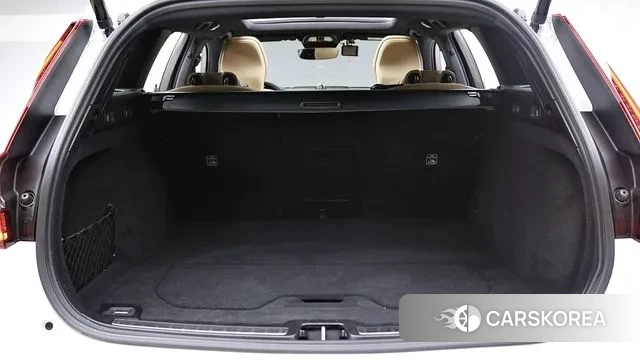 Volvo V60 Cross-Country 2nd Generation 2024 Белый из Кореи, фото 6