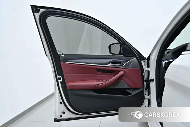 BMW 5 series 2024 Белый из Китая, фото 6