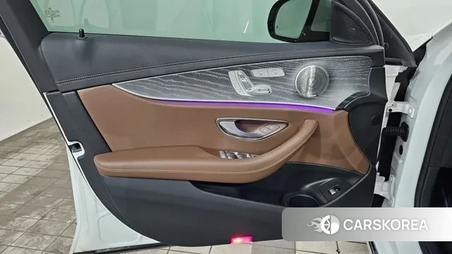 Mercedes-Benz E-Class W213 2023 Белый из Кореи, фото 6