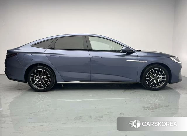 BYD Seal DM 2024 Темно-серый из Китая, фото 6