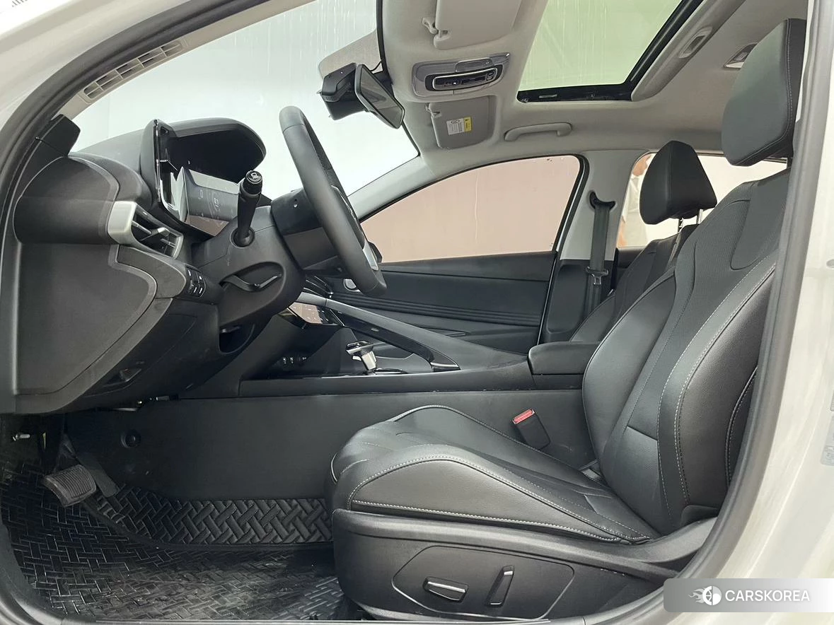 Hyundai Elantra 2023 Белый из Китая, фото 6