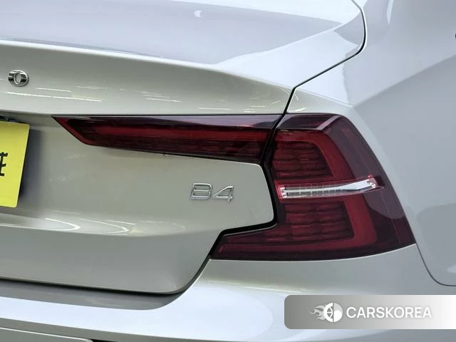 Volvo S60 2022 Серебристо-серый из Китая, фото 6