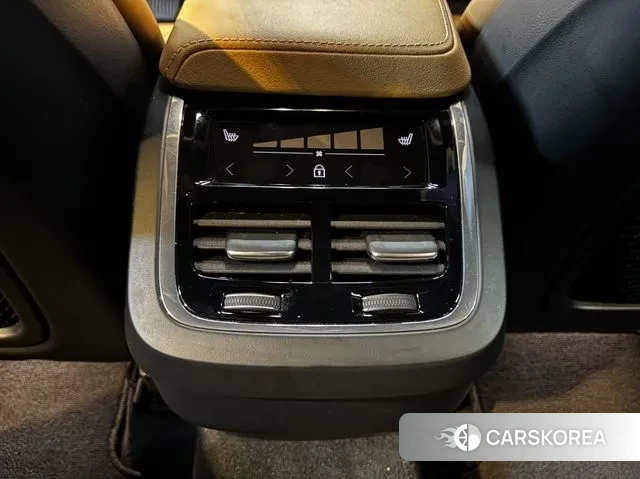 Volvo XC60 second Generation 2022 Белый из Кореи, фото 6