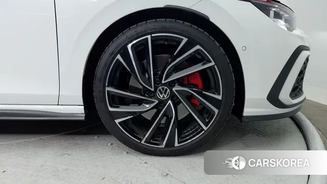 Volkswagen Golf 8th Generation 2024 Белый из Кореи, фото 6