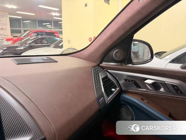 BMW XM (G09) 2023 Темно-зеленый из Кореи, фото 6