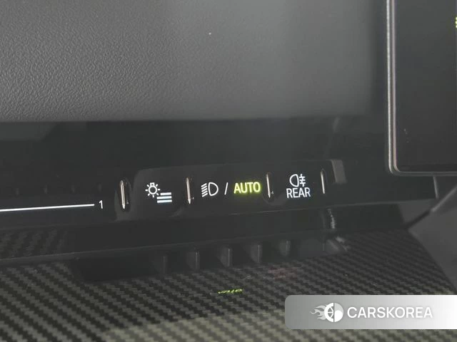 BMW 5 Series (G60) 2024 Серебристо-серый из Кореи, фото 6