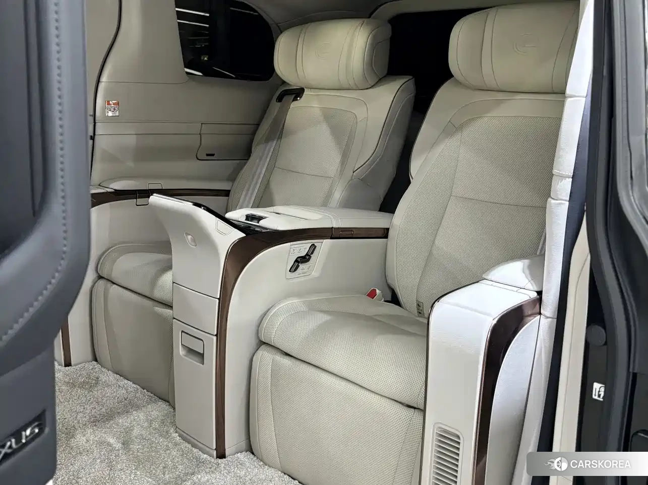 Lexus LM 2024 Черный из Китая, фото 6