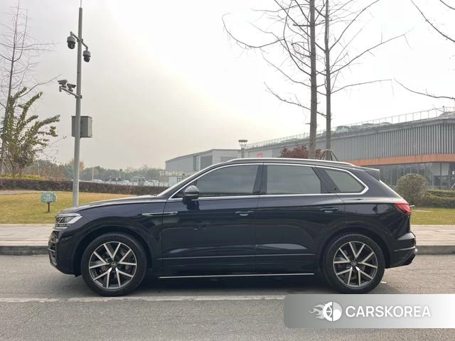Volkswagen Touareg 2022 Черный из Китая, фото 6