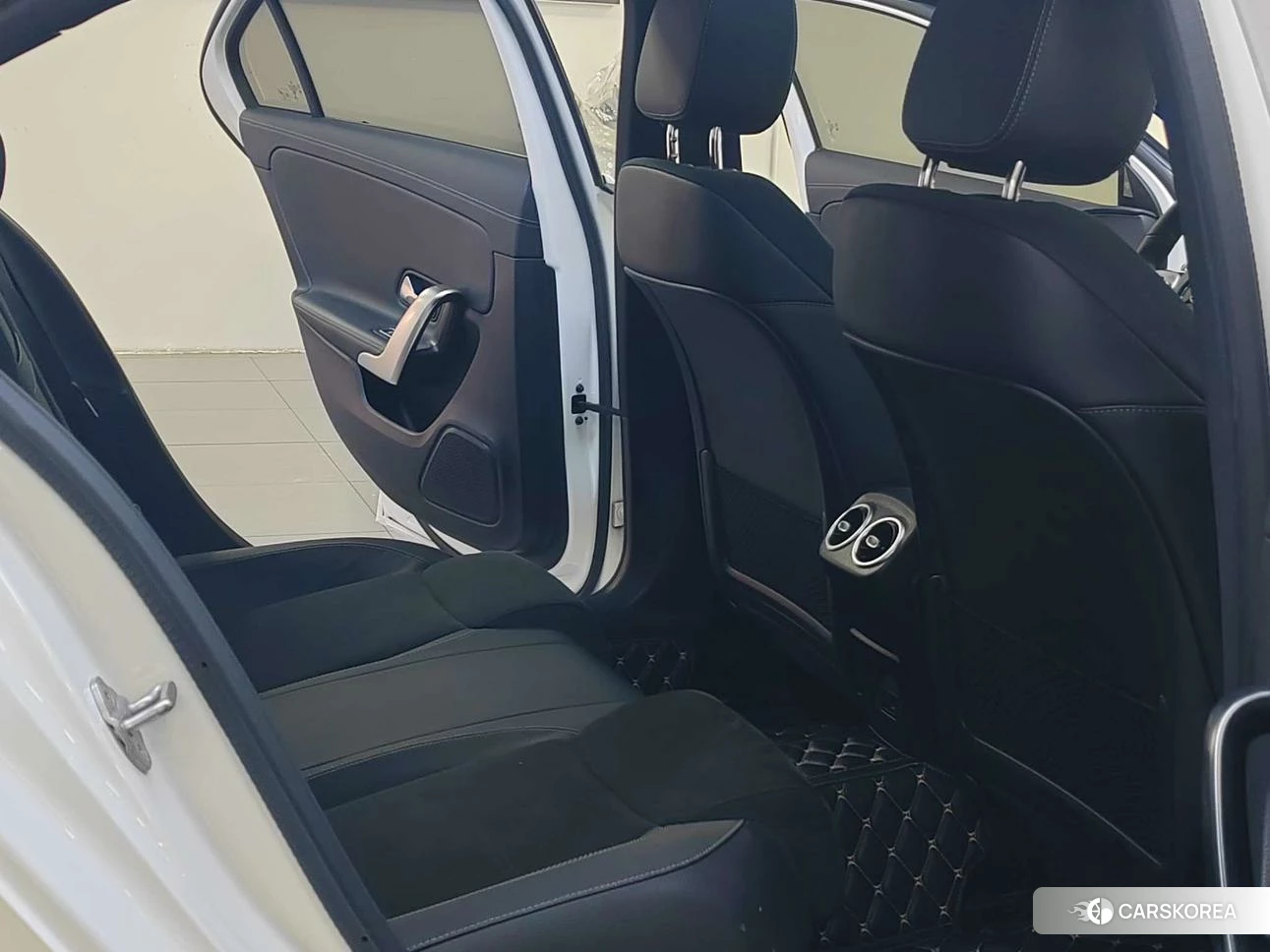 Mercedes-Benz Class A 2022 Белый из Китая, фото 6