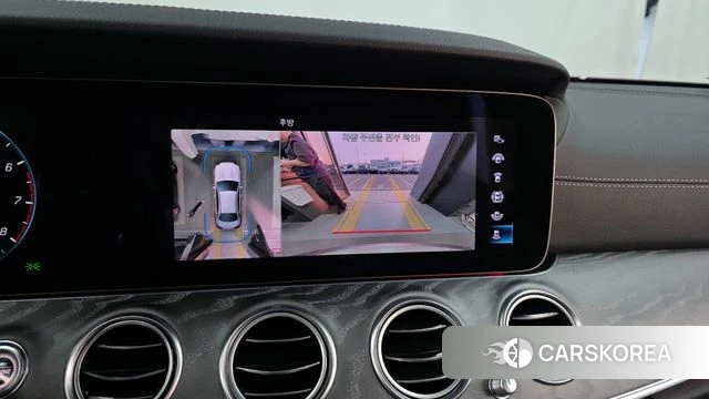 Mercedes-Benz E-Class W213 2023 Песочный из Кореи, фото 6