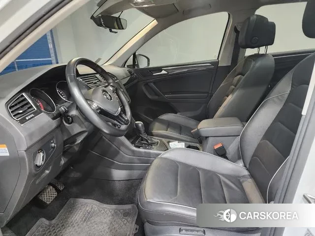 Volkswagen Tiguan second Generation 2020 Белый из Кореи, фото 6