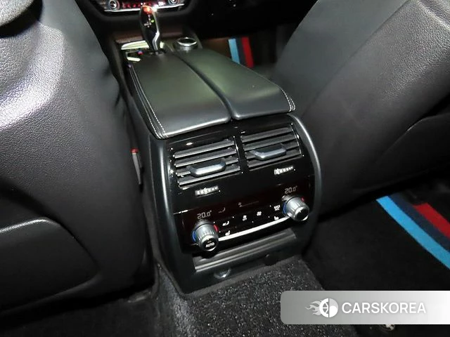 BMW 5 Series (G30) 2018 Светло-серебряный цвет из Кореи, фото 6