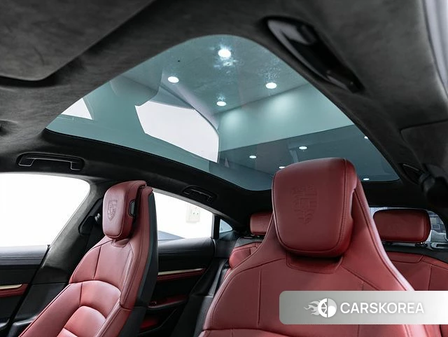 Porsche Taycan 2024 Красный из Кореи, фото 6