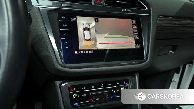 Volkswagen Tiguan Allspace 2023 Белый из Кореи, фото 6