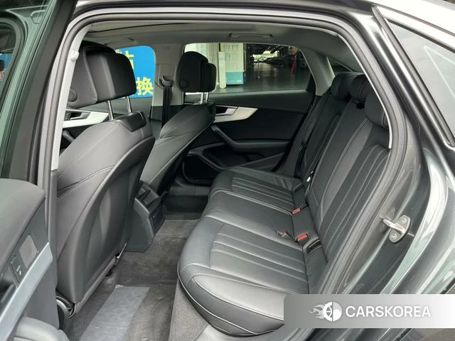 Audi A4L 2021 Темно-серый из Китая, фото 6