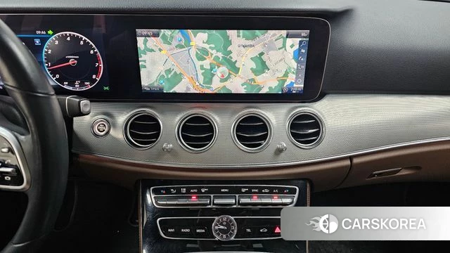 Mercedes-Benz E-Class W213 2018 Белый из Кореи, фото 6