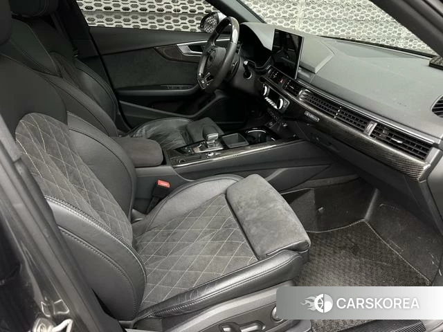 Audi A4L 2022 Серебристо-серый из Китая, фото 6