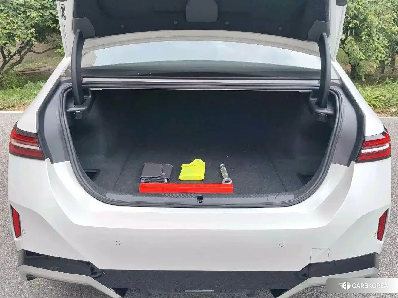 BMW i5 2025 Белый из Китая, фото 6