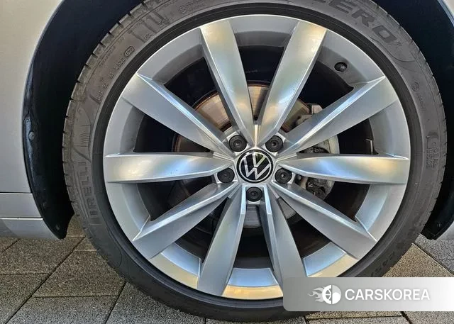 Volkswagen Arteon 2023 Серебристо-серый из Кореи, фото 6