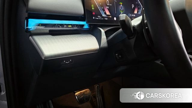 BMW 5 Series (G60) 2025 Серебристо-серый из Кореи, фото 6