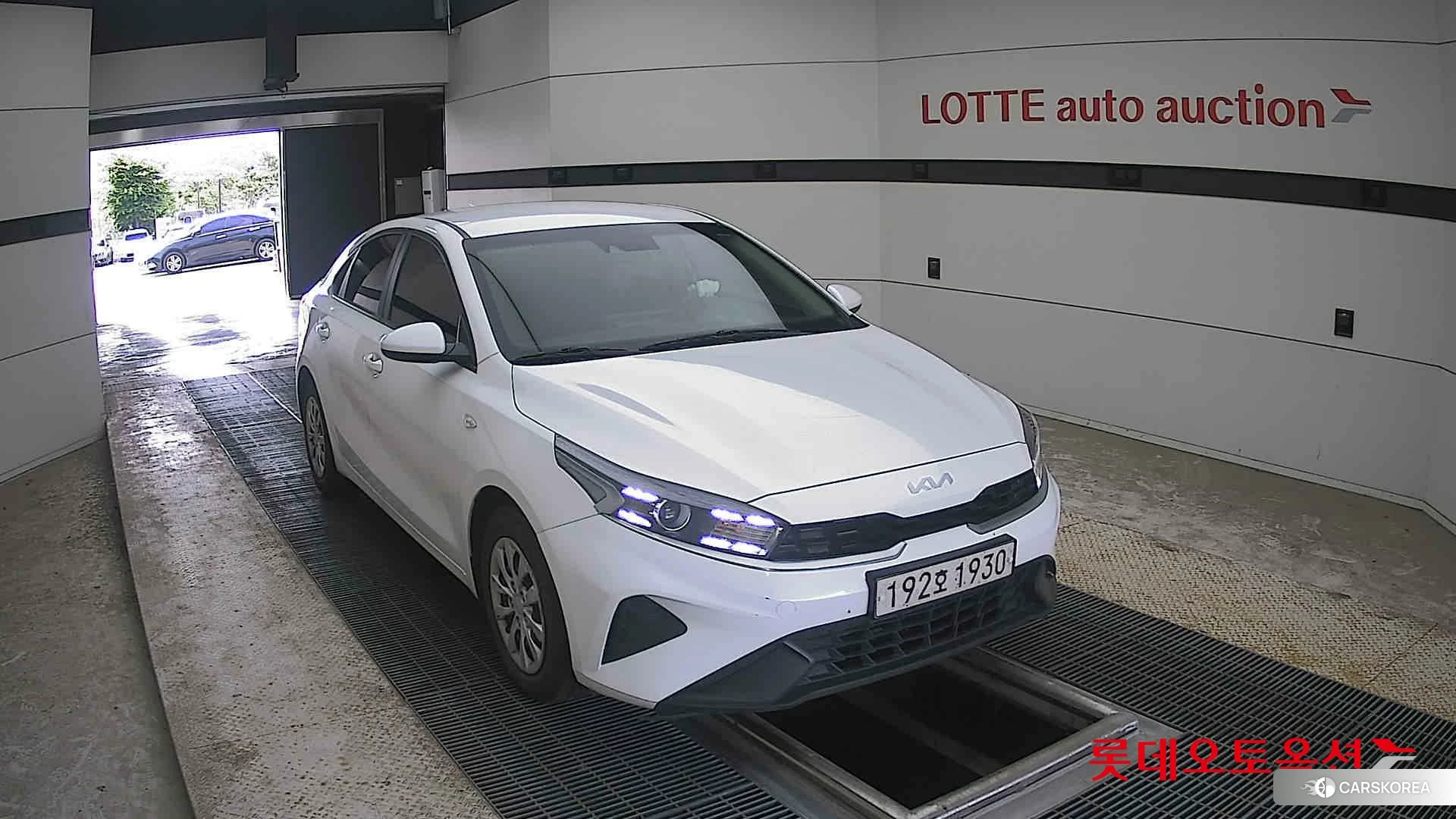 Kia K3 2022 Snow White Pearl из Кореи, фото 6
