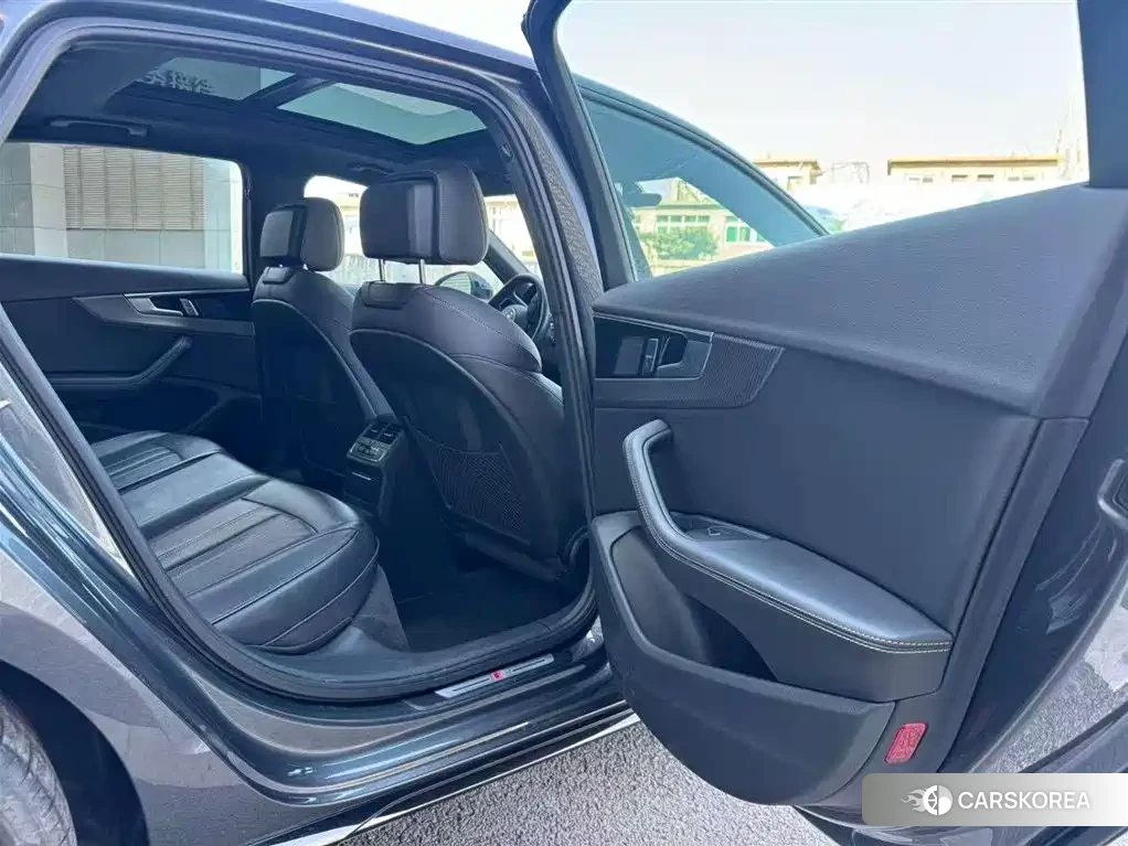 Audi A4L 2024 Silver/gray из Китая, фото 6